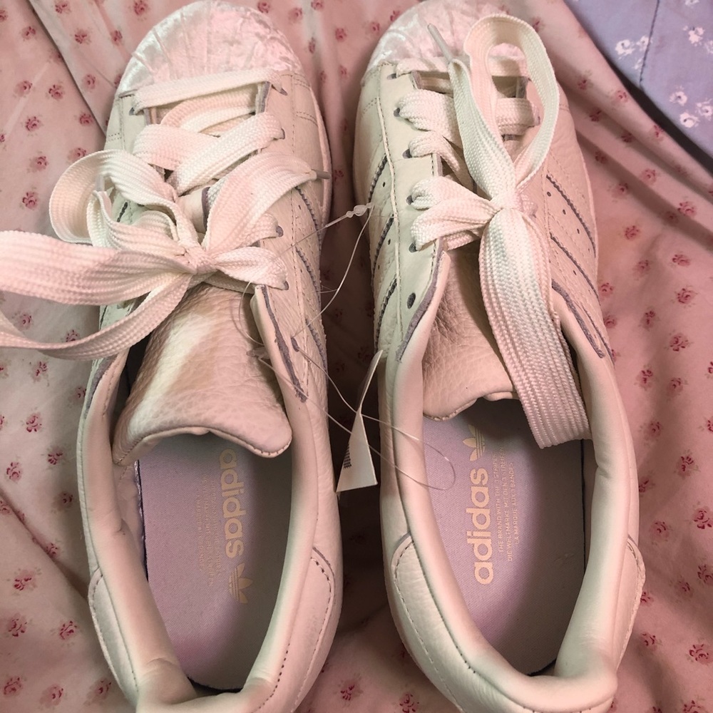 Shoes - Picture 4 of 6